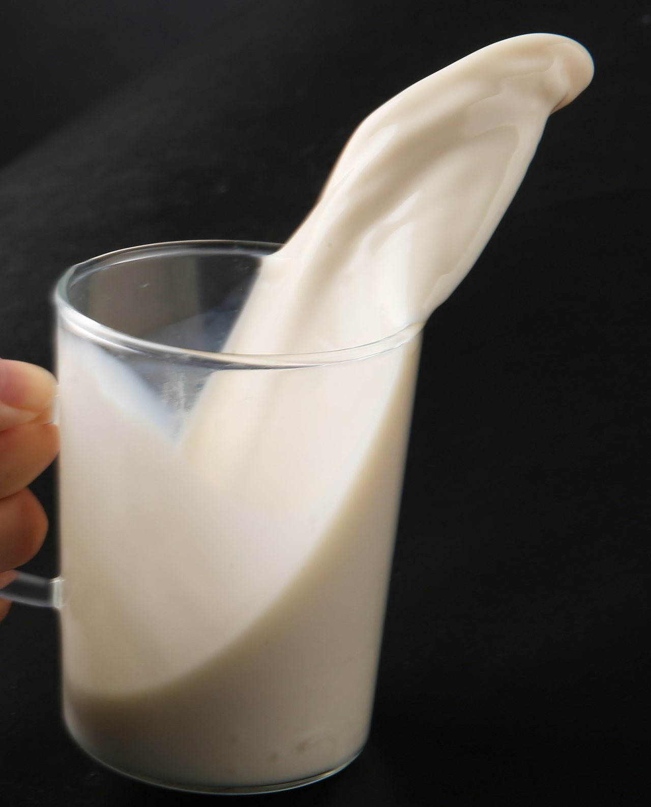 建議早餐可搭配牛奶1杯（約240mL），增加鈣質攝取。本報資料照片