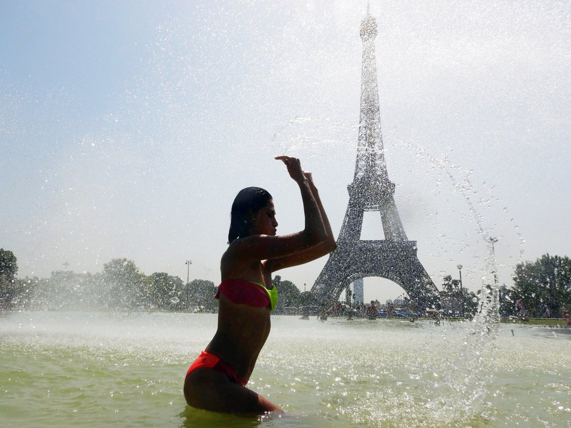 法國首都巴黎25日下午，偵測到了 42.6°C 的恐怖高溫——這是自1873年法...