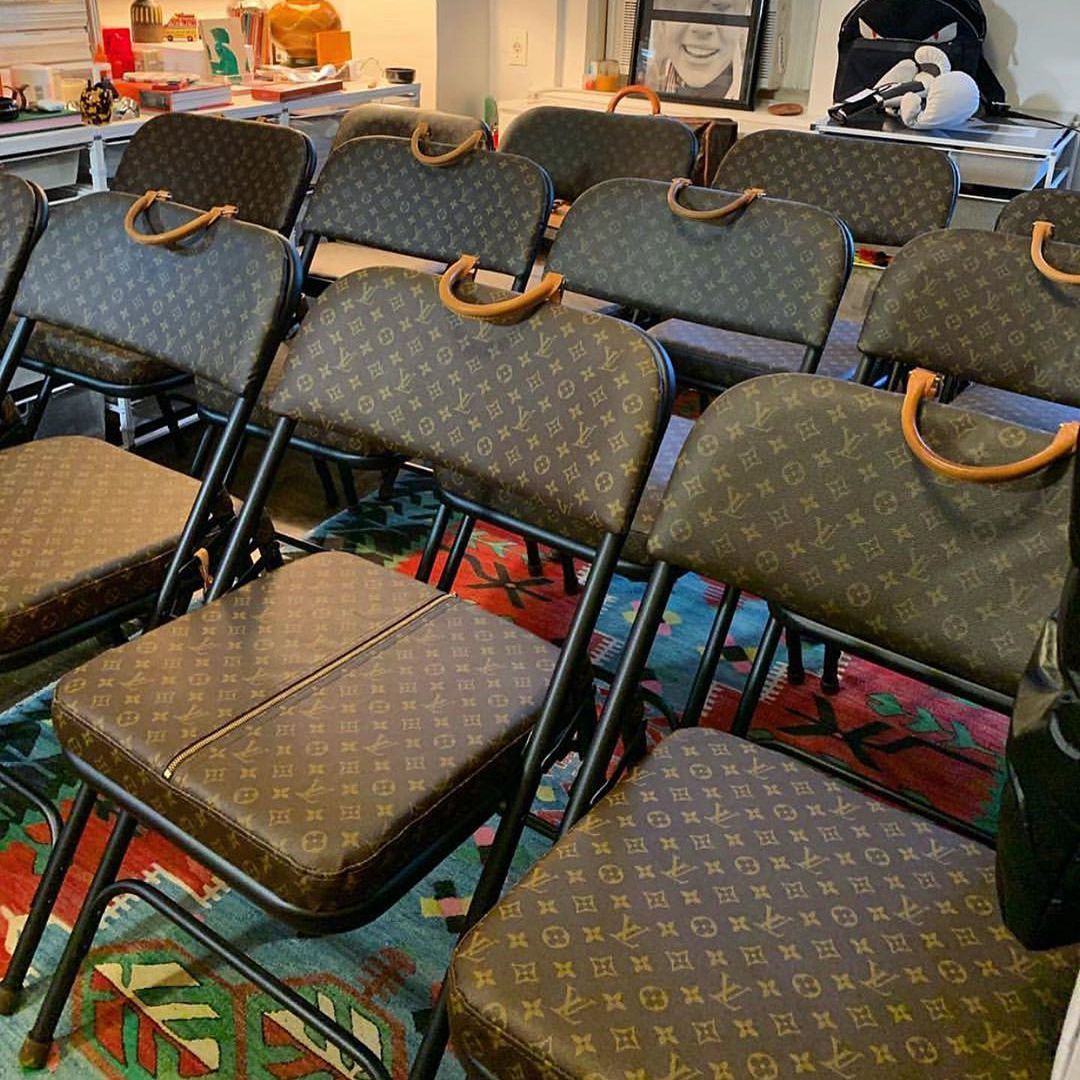 LV、FENDI、GUCCI居然開始賣「禮堂用折疊椅」？包包變成這樣不會心疼嗎