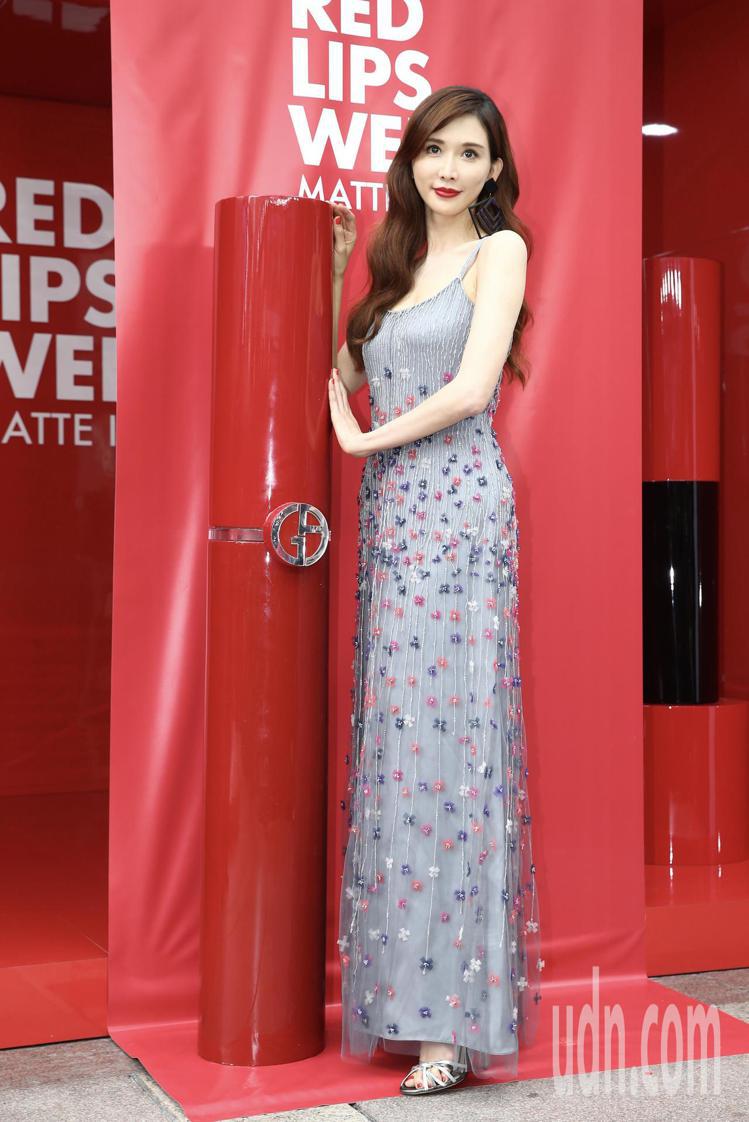 宣布結婚喜訊後，首度公開露面的藝人林志玲，下午代言化妝品牌活動。記者許正宏／攝影