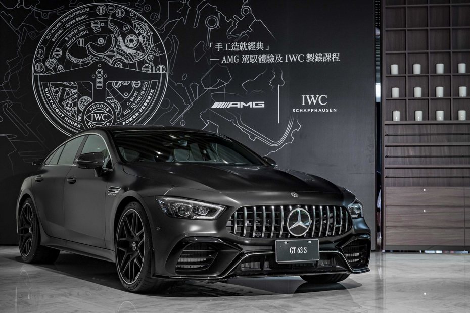 台灣賓士特別舉辦「手工造就經典」VIP體驗活動，表彰Mercedes-AMG與IWC_Schaffhausen兩個致力於追求卓越的品牌，在多年來的合作。 圖／Mercedes-Benz提供