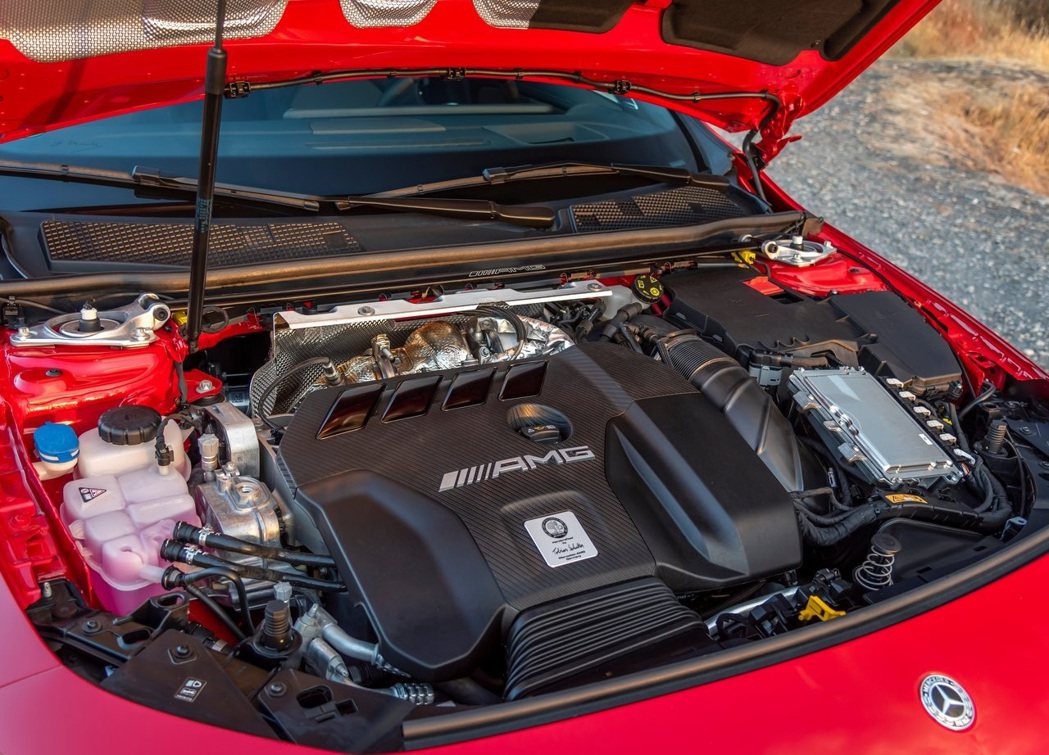 AMG 421匹的4缸渦輪引擎將無法發揮全部的排氣聲浪。 摘自Mercedes