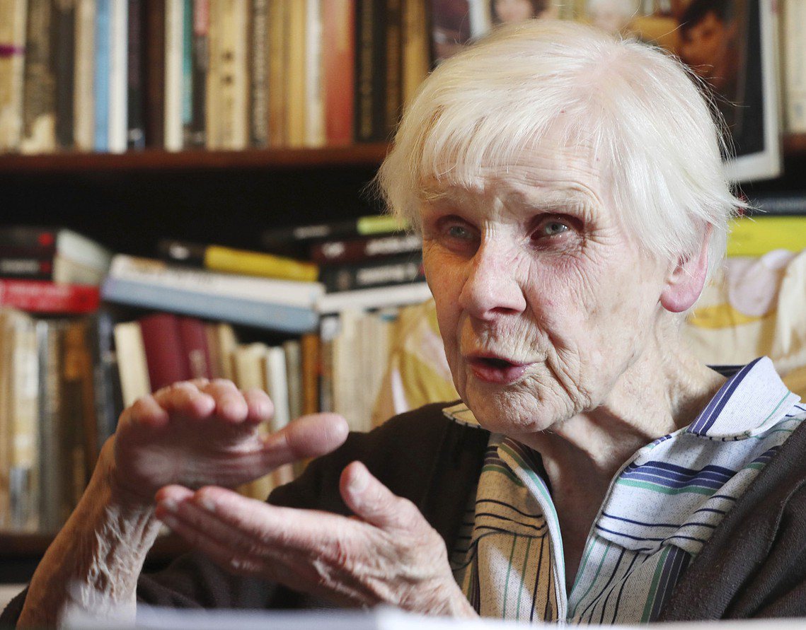 已屆96歲高齡的莫斯托夫絲卡，當年是華沙「卡蘿與瑪利亞醫院」（Karol and...