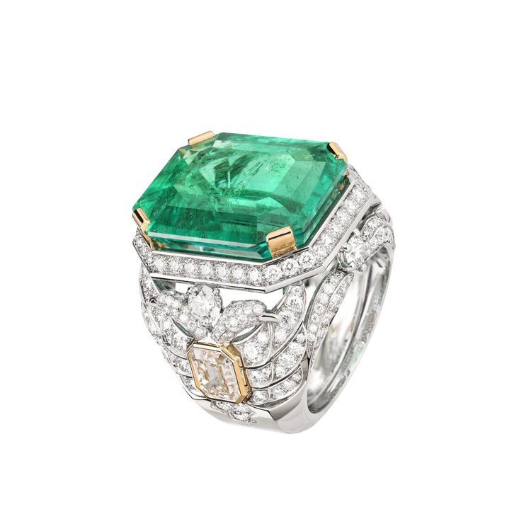 Aigle Cambon戒指，鑲嵌19.71克拉哥倫比亞祖母綠寶石，2,506萬元。圖／香奈兒提供