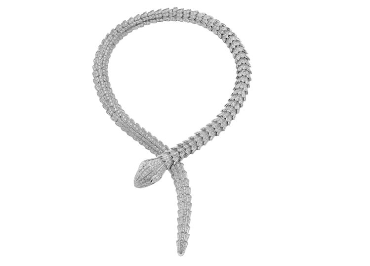 寶格麗Serpenti系列鑽石項鍊，白K金，蛇眼鑲嵌2顆梨形切割鑽石，蛇身密鑲約73.6克拉鑽石，約1,350萬元。圖／BVLGARI提供