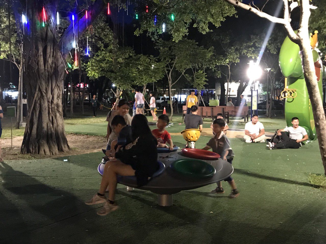 有鑑於嘉義市公園內遊具發生多起孩童受傷案件，嘉義市政府建設處編列預算針對全市34...
