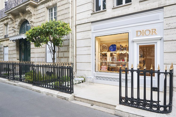 全球首間DIOR Maison家飾系列的專賣店，日前在法國巴黎蒙田大道正式開幕。圖／DIOR提供