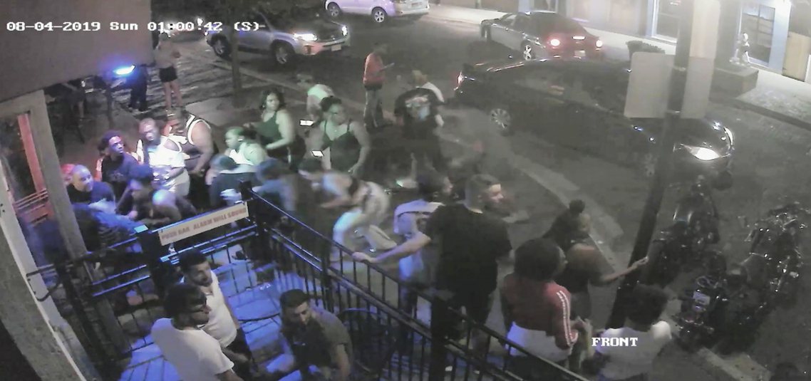 艾爾帕索恐攻案的13個小時後，俄亥俄中部的代頓市（Dayton）也發生了酒吧槍擊...