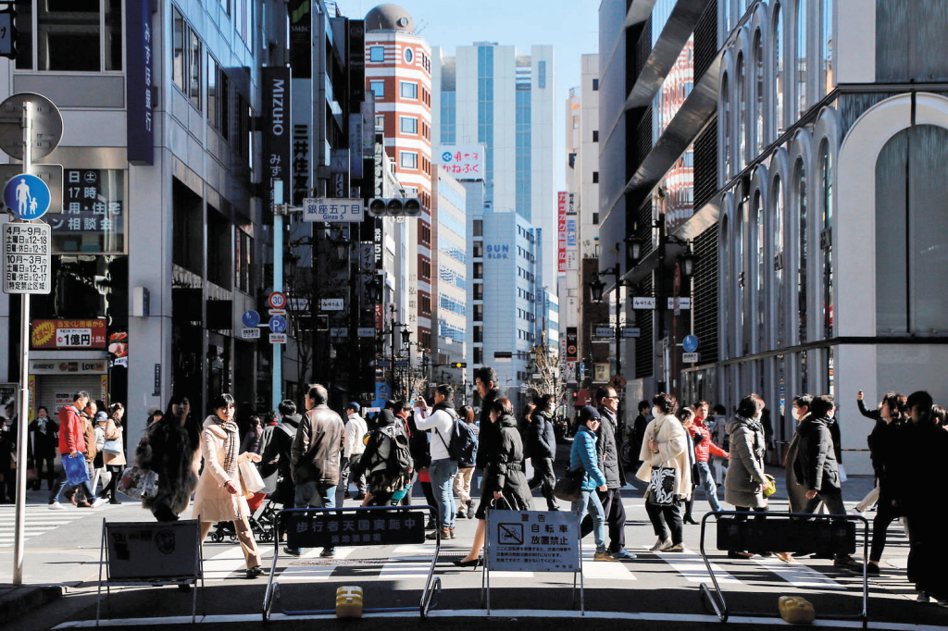 日本政府在2014年提出了「地方創生」一詞，強化地方經濟圈的拉力，以政策造成核心都市（即東京）的推力。 圖／路透社
