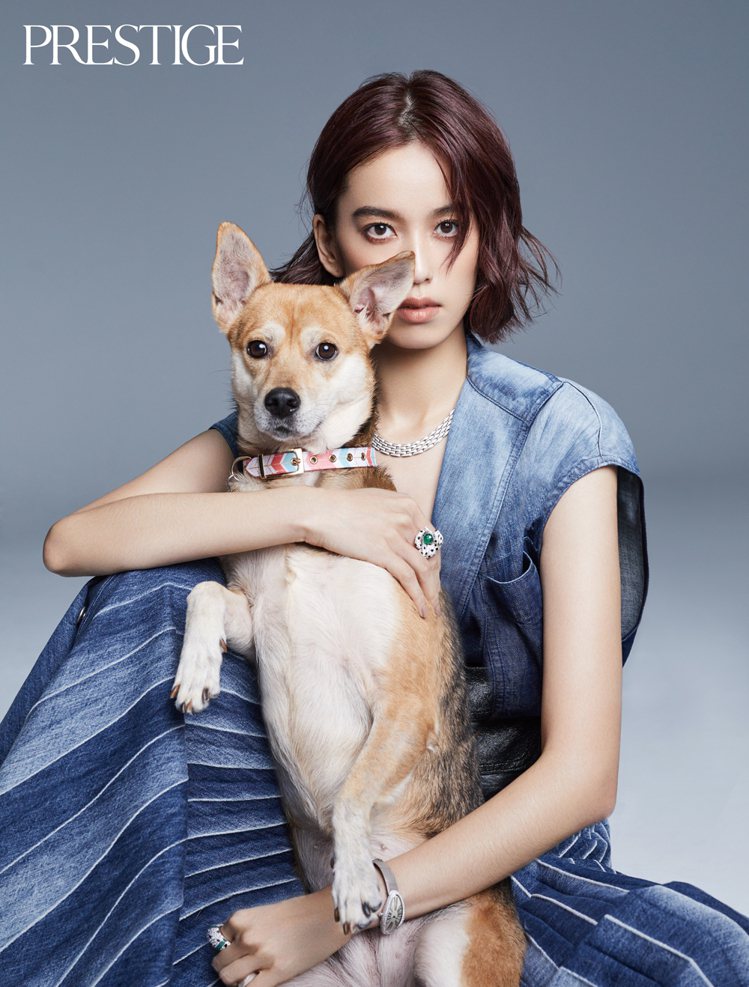 卡地亞珠寶形象大使陳庭妮與愛犬Chelsea配戴卡地亞珠寶、穿Dior登上雜誌封...