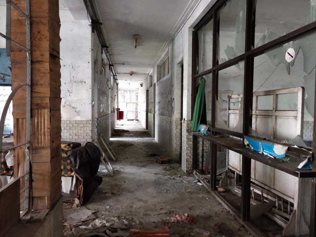 員林醫院閒置至今已20年，內部一片髒亂。 圖／聯合報系資料照片