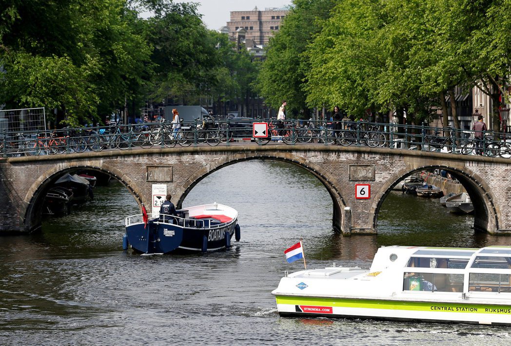 阿姆斯特丹運河的遊船。 （路透）