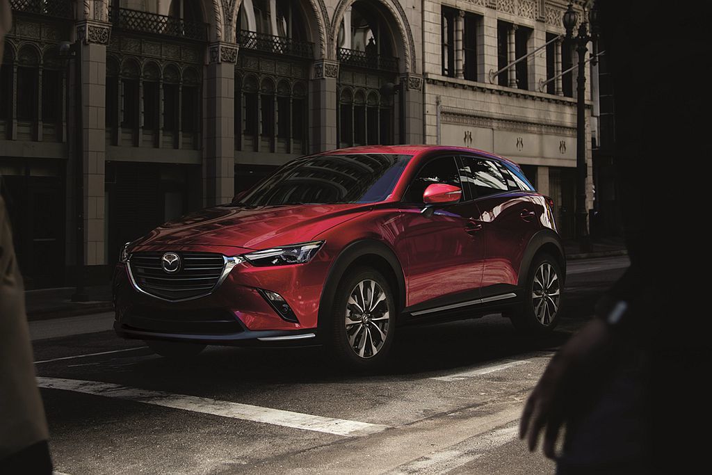新年式Mazda CX-3於今日（8/12）正式展開接單，頂級型建議售價為84.9萬元，旗艦型建議售價89.9萬元，預計於8月中開始陸續交車。 圖／Mazda提供