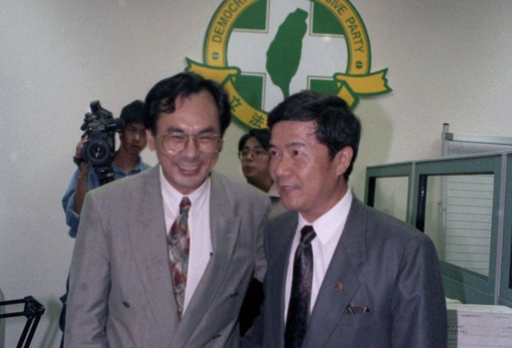 陳哲男（右）在1992年底當選立委，1993年加入民進黨。 圖／聯合報系資料照片