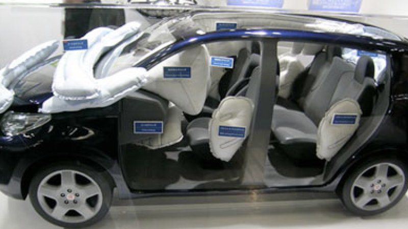 現在車輛安全氣囊的數量愈來愈多，但每一個都有用嗎？ 摘自autoblog.com