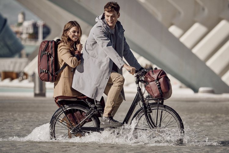Victorinox全新的Vx Touring 系列行李箱、袋，結合堅韌物料及智...