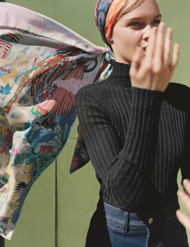 愛馬仕絲巾系列今年呼應品牌「由夢而啟，乘夢前行」的年度主題，將設計師們腦海中充滿創意的畫面呈現在絲巾上。圖／愛馬仕提供