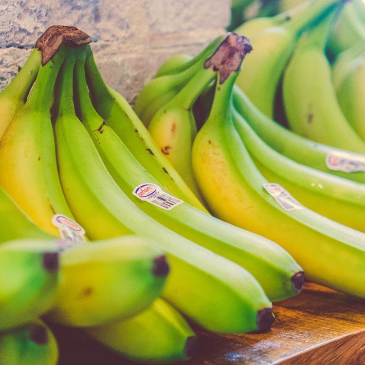 別吃沒有熟的香蕉，以免又要鬧肚子痛了。圖／摘自 pexels