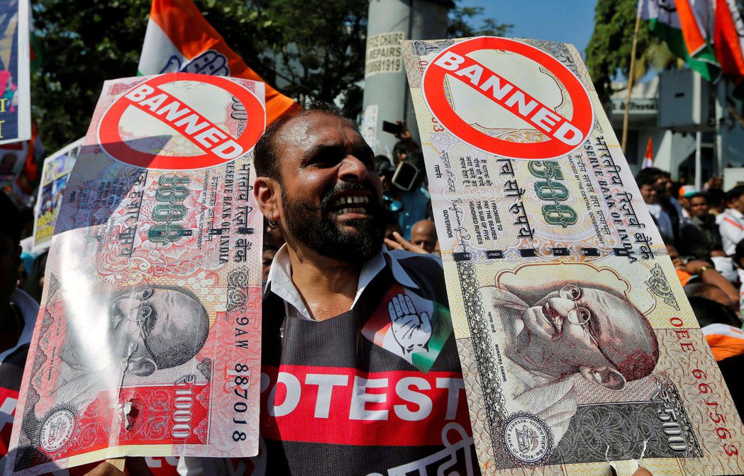 莫迪政府在2016年突然廢止了500、1000印度盧比紙幣，名義上是「打擊黑錢」...