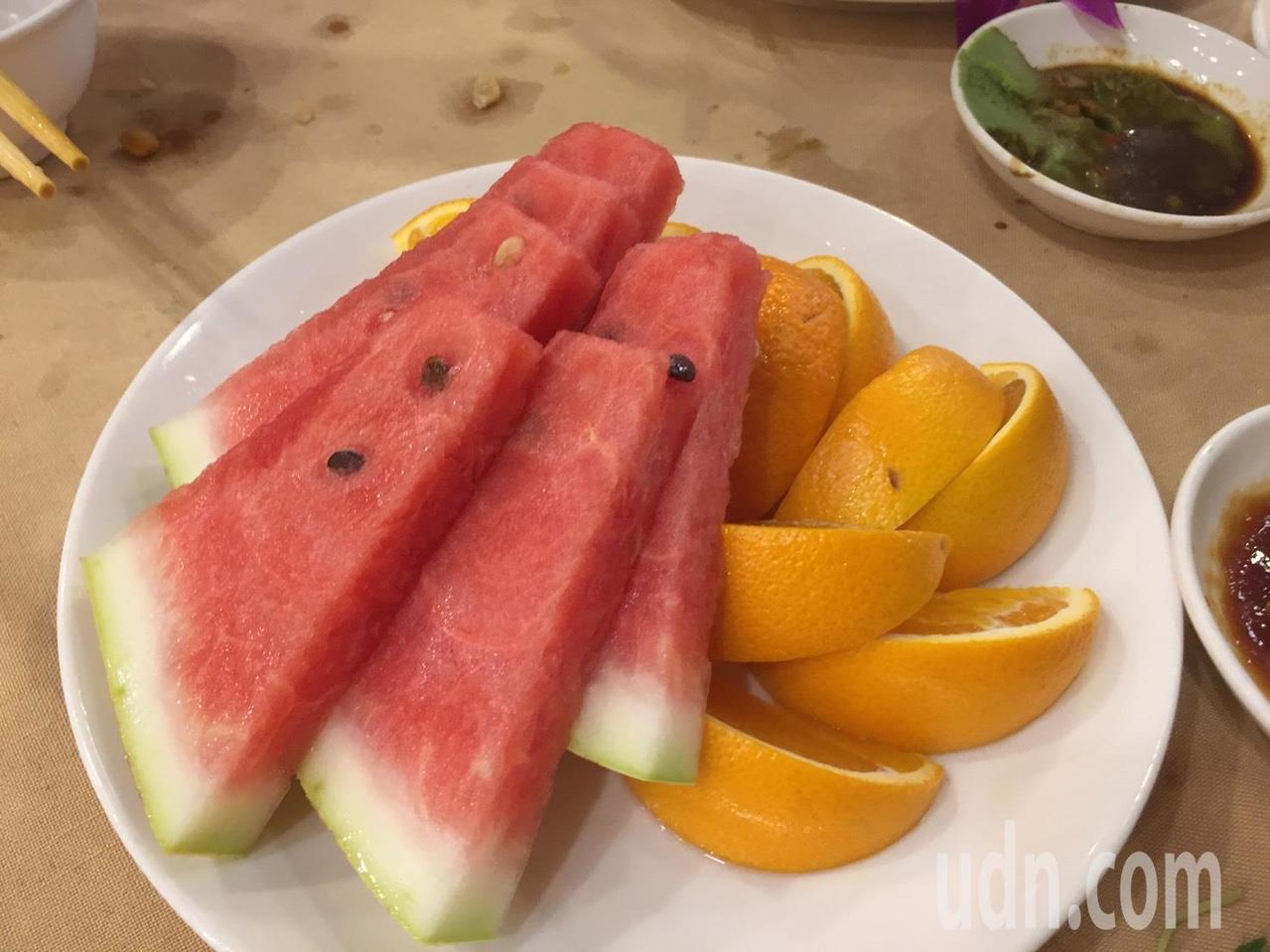 夏日消暑  營養師建議可吃西瓜、百香果、木瓜、鳳梨、奇異果等五款當季水果，助消化又透心涼。本報資料照片