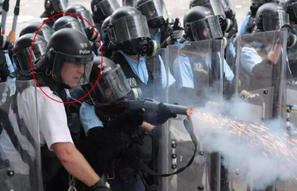 英籍香港警司薛鎮廷下令向襲警示威者施放催淚彈，英國工黨國會議員古德曼點名指控「過...