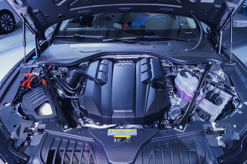 A8 50 TDI quattro搭載3.0 升V6 TDI柴油渦輪增壓引擎，在...