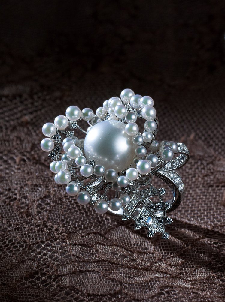 MIKIMOTO頂級珠寶系列南洋珍珠鑽戒，122萬元。圖／MIKIMOTO提供