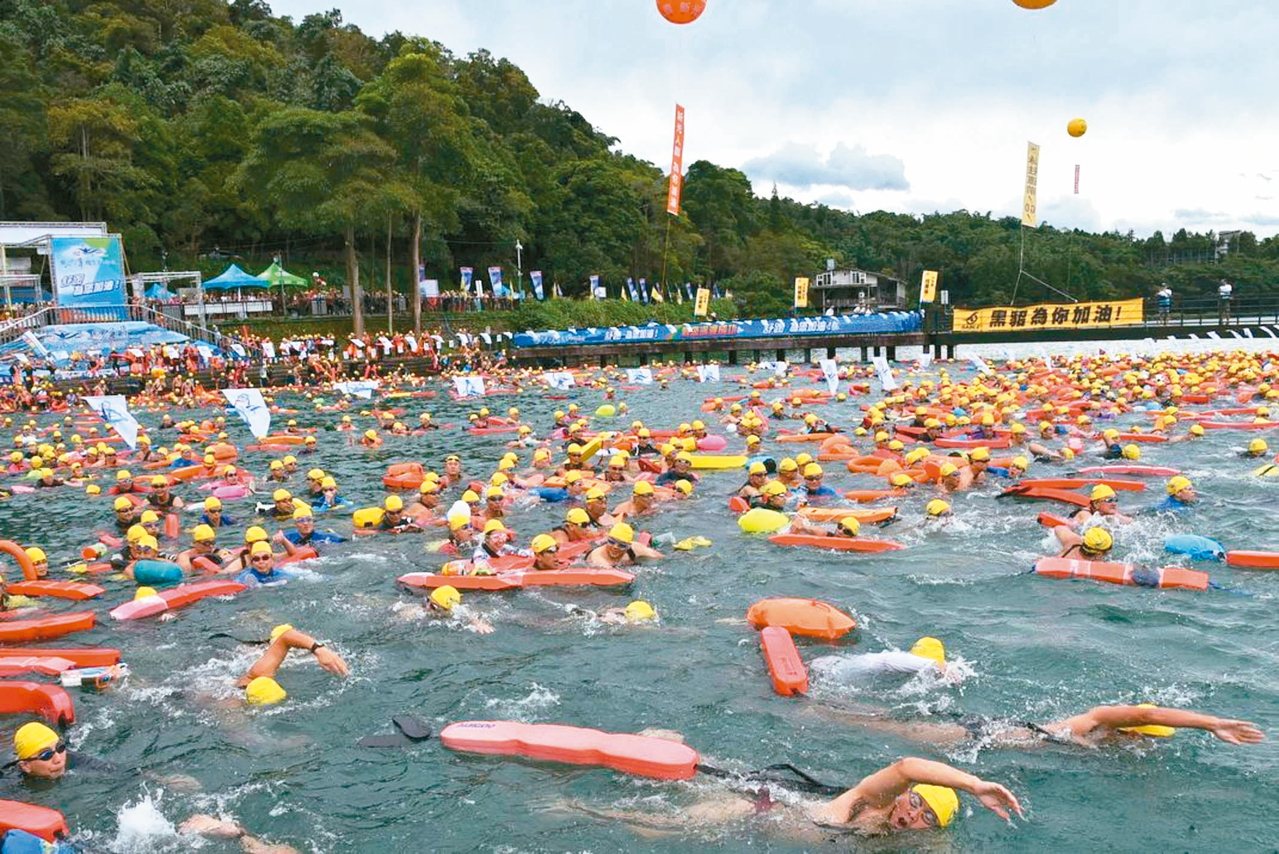 日月潭9月1日萬人泳渡 23428人參與 馬英九將7度下水挑戰