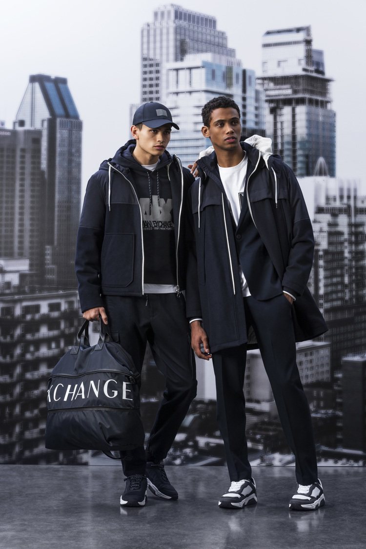 A|X Armani Exchange秋冬男裝系列延續不羈的中性風格，設計靈感源於街頭服飾，融合運動元素與科技未來感細節。圖／嘉裕西服提供