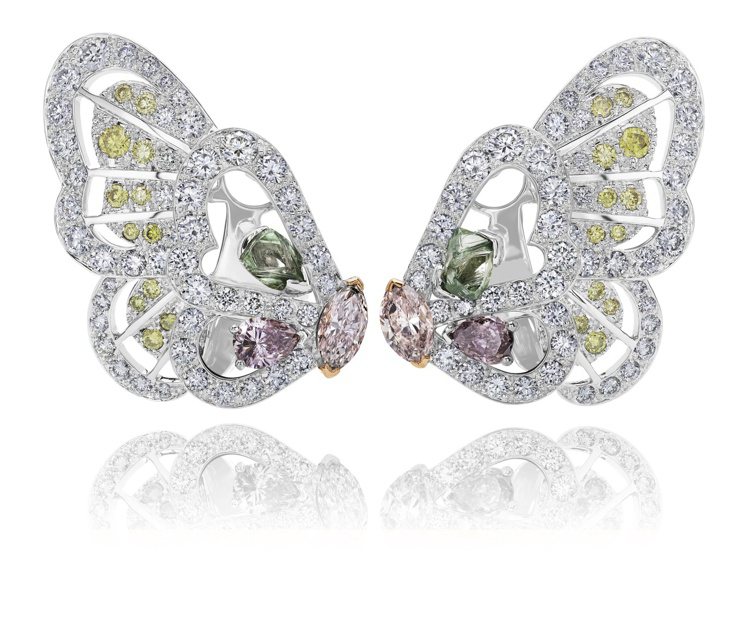 Monarch Butterfly高級珠寶綠鑽耳環，梨形粉紅鑽與帶粉紅色的紫鑽、綠色鑽石原石與圓形明亮式白鑽組成，約155萬5,000元。圖／De Beers提供