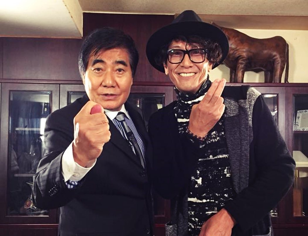 圖為日本AV界傳說：村西透（左）與加藤鷹（右），兩人於2018年的節目對談。 圖...