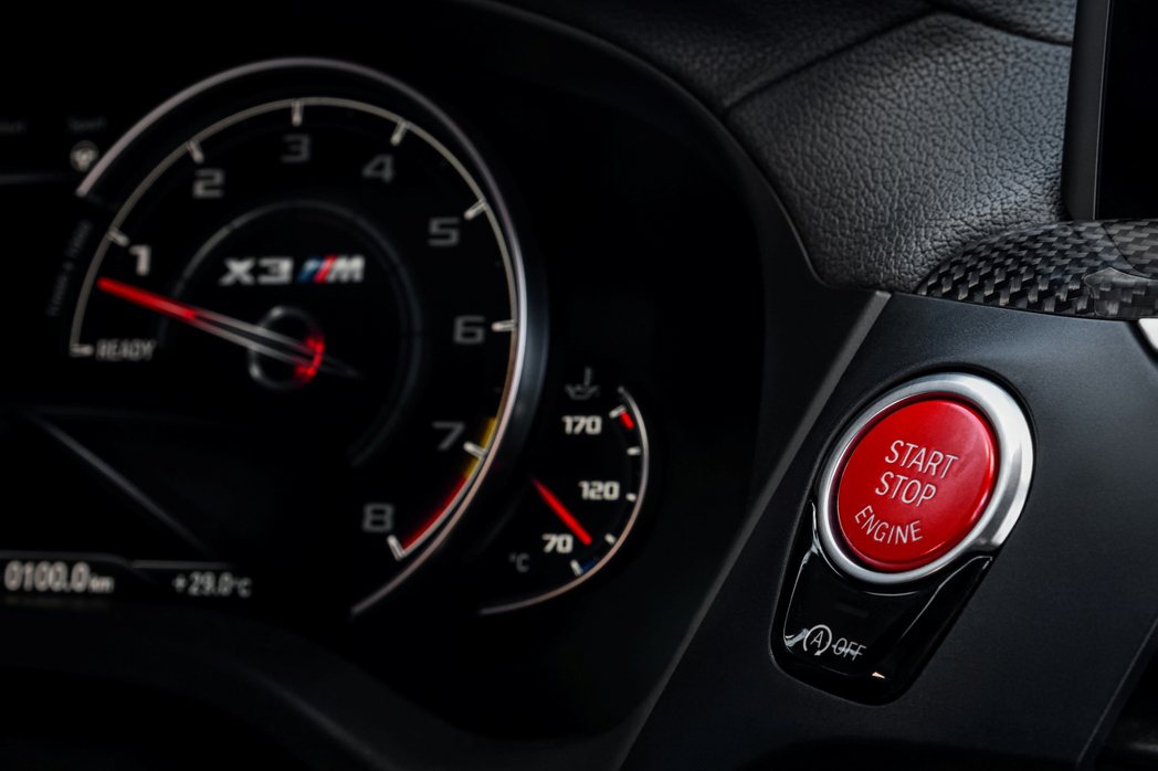 純正BMW M專屬紅色引擎啟動鈕。 圖／汎德提供