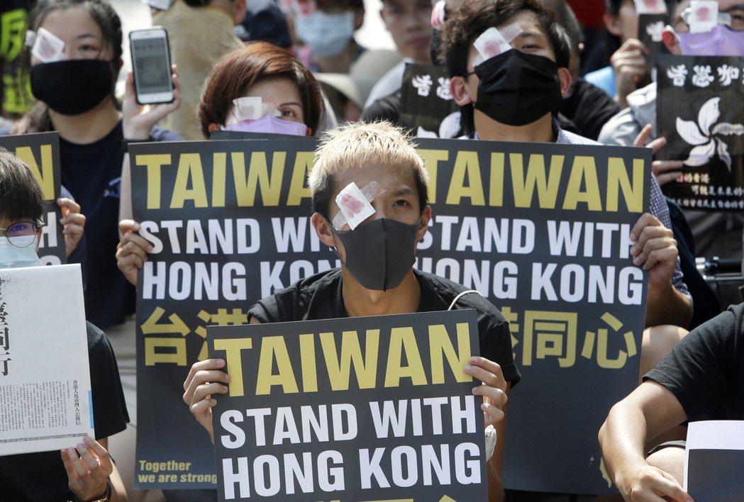 台灣各地的港人響應「817全球抗爭連線」活動。 圖／美聯社