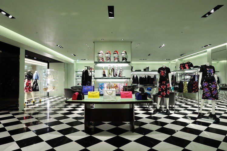 義大利時尚品牌PRADA於高雄漢神百貨開設全新男女裝專門店。圖／PRADA提供