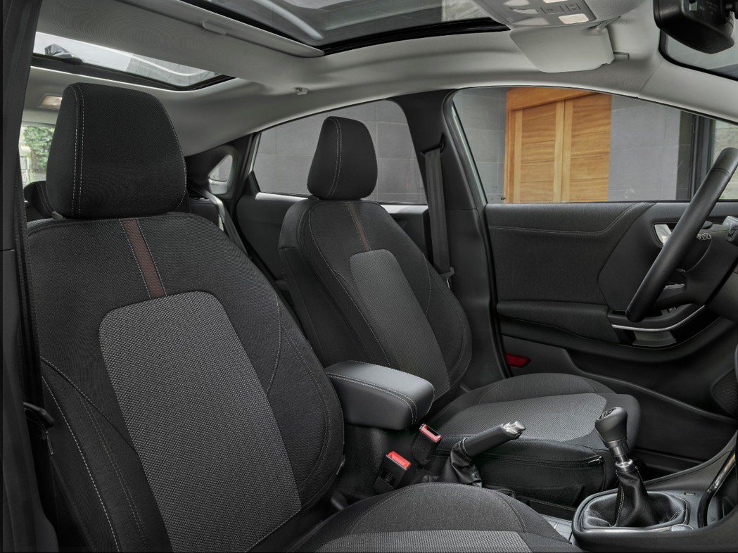 全新Ford Puma Titanium X前排座椅配置了腰部按摩功能。 摘自F...