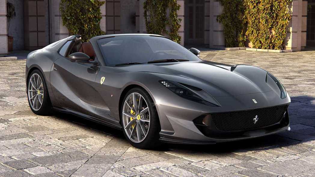 812 GTS是半個世紀以來Ferrari再一次有量產的V12前置敞篷車。 摘自...