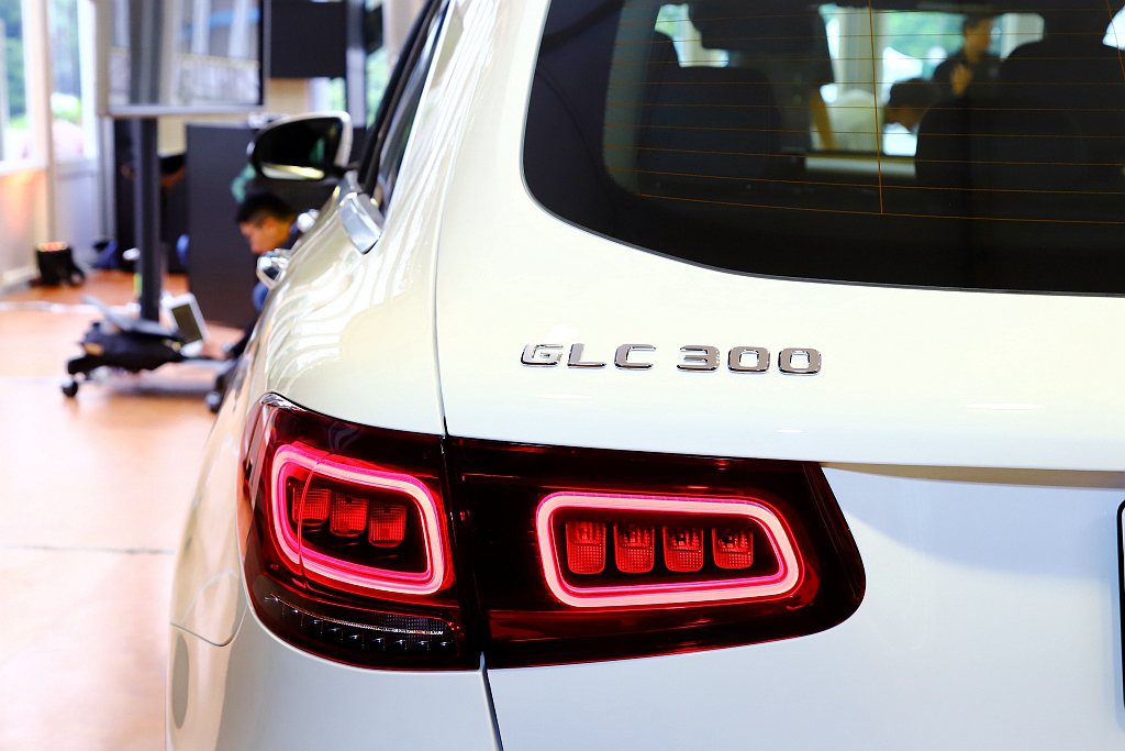 不僅全球統一車名改為賓士GLC 300，導入EQ Boost輕型複合動力系統後，...