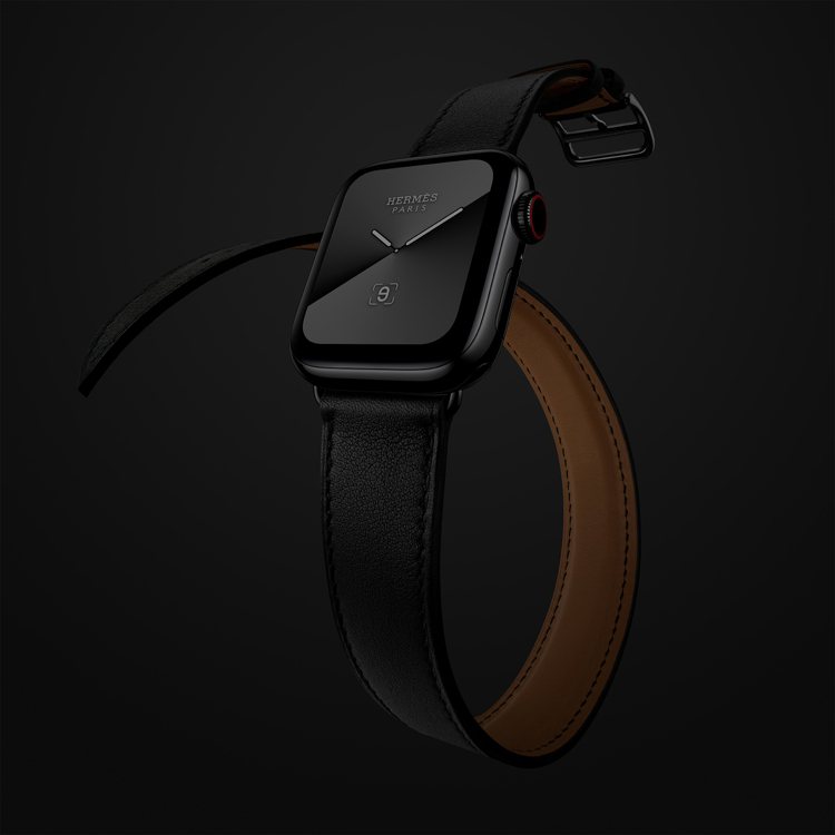第五代Apple Watch Hermès系列40毫米表殼純黑雙圈Swift小牛皮表帶，15,900元；整組45,900元。圖／愛馬仕提供