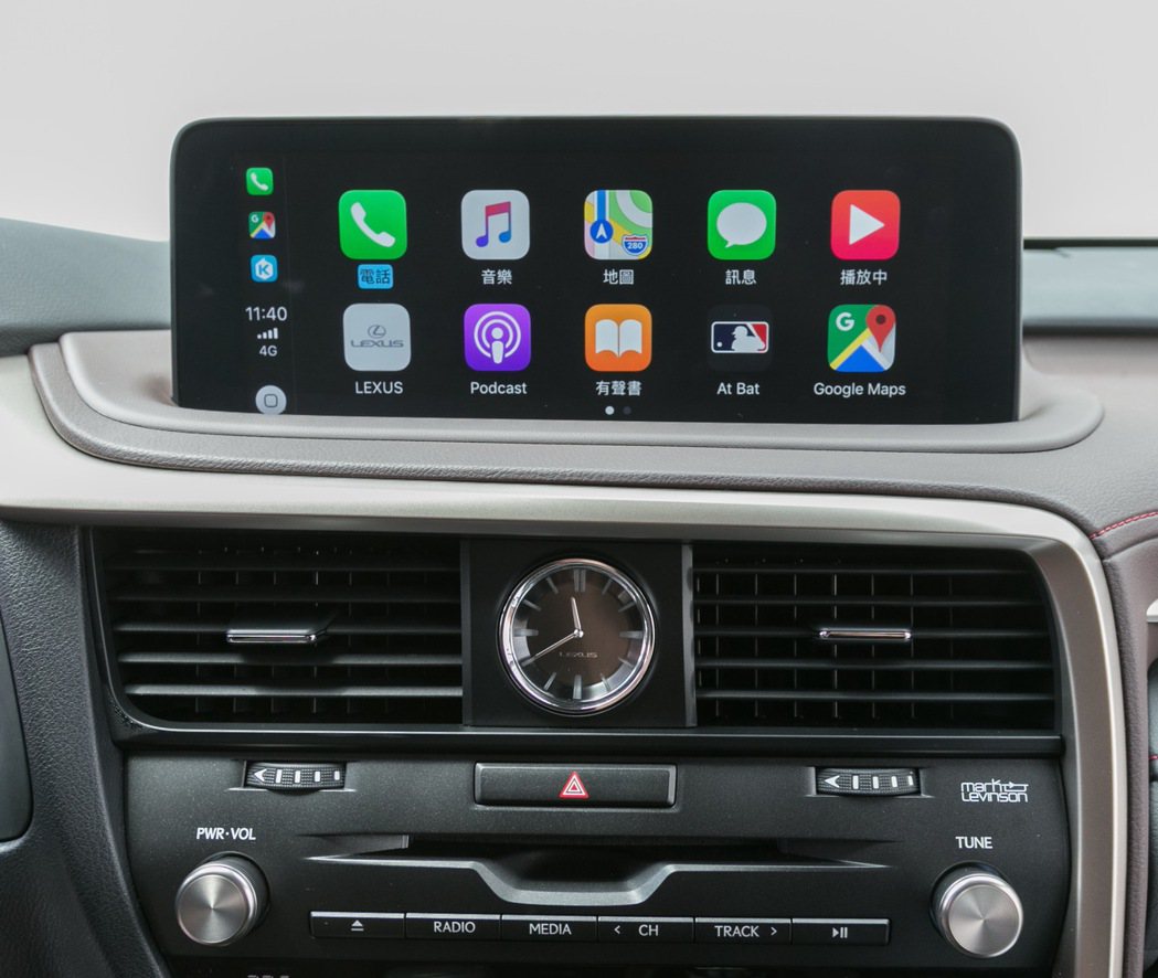 RX在小改款後也新增支援Apple CarPlay與Android Auto操作...