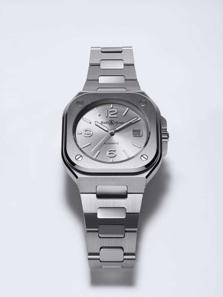 BR05銀灰色不鏽鋼表款，售價16萬8,000元。圖／Bell & Ross提供