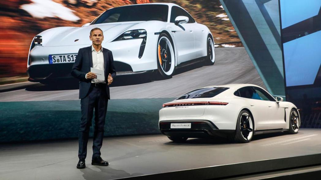 全新Porsche Taycan純電跑車在法蘭克福車展中正式發表。 摘自Pors...