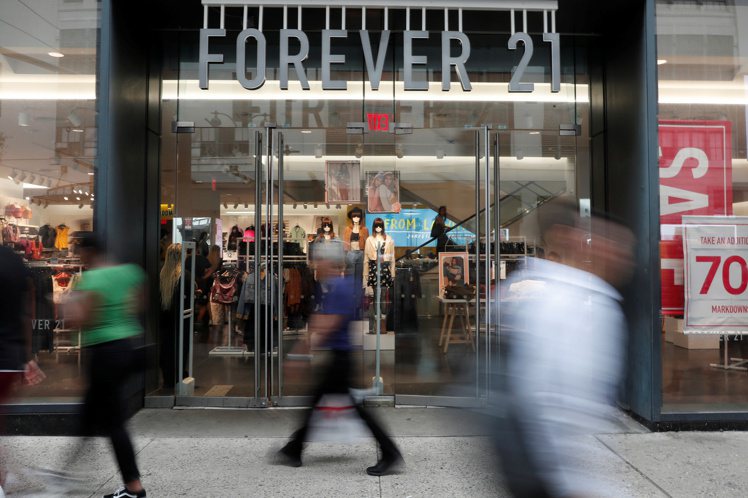 紐約時報報導，總部設在加州的快時尚品牌Forever 21在29日晚間說，該公司將聲請破產，且將停止在全球40國的營運，並關閉全球350家分店。路透