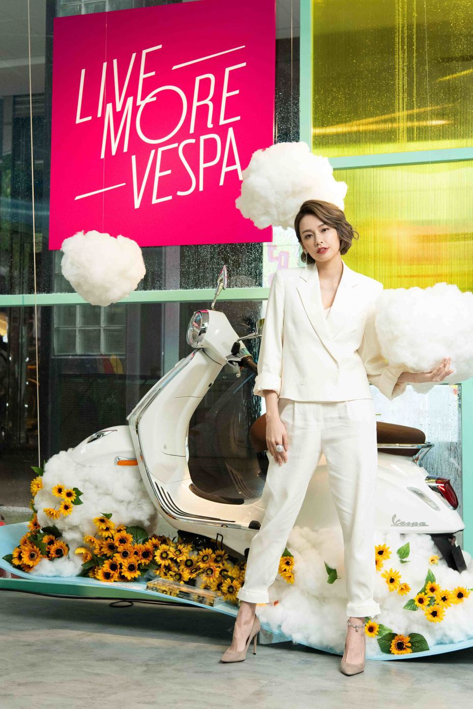 Vespa邀請極具魅力與時尚態度的演員袁艾菲，化身Vespa時尚快閃店一日店長。 圖／Vespa提供