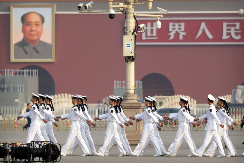中共建政70週年前夕，中國海軍在天安門進行預演。 圖／美聯社