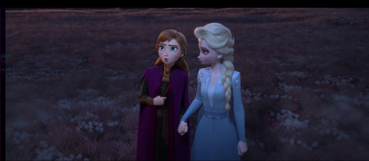 安娜與艾沙在「冰雪奇緣2」攜手展開新的冒險。圖／翻攝自YouTube