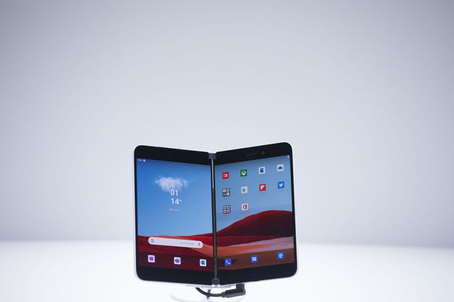 微軟公司2日宣布明年推出Surface Duo折疊式智慧手機，準備反攻手機市場的舉動出乎眾人意料之外。美聯社