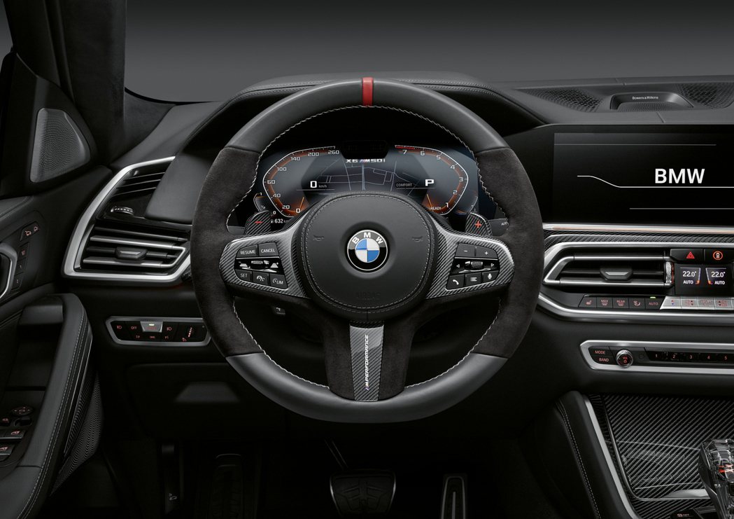 換上M Performance套件的BMW X6內裝。 摘自BMW