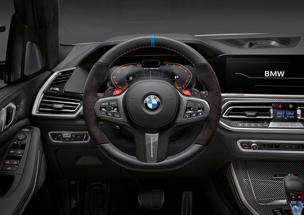 換上M Performance套件的BMW X5內裝。 摘自BMW