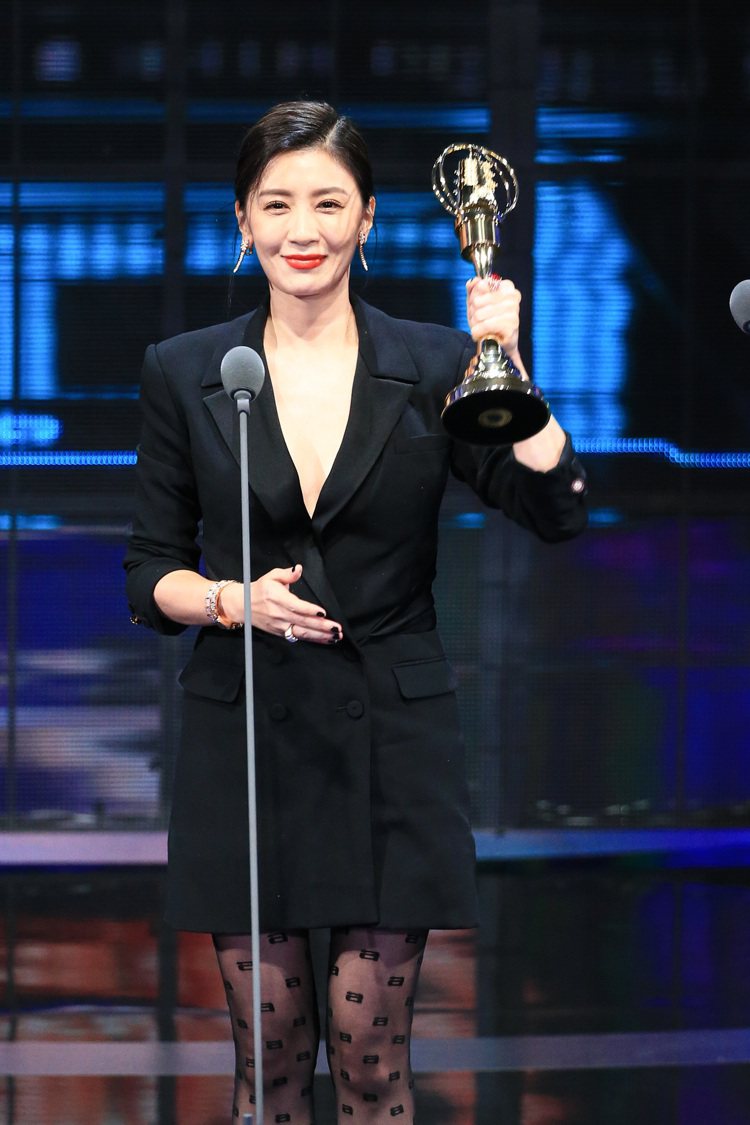 賈靜雯以「我們與惡的距離」獲得第54屆金鐘獎戲劇節目女主角獎。記者林伯東／攝影