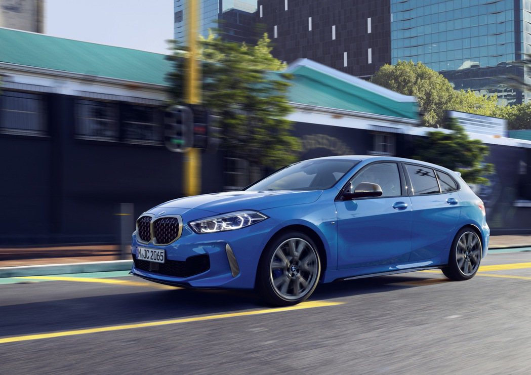 BMW總代理汎德預計首波引進兩款汽油引擎，包括118i與M135i兩款動力。 圖...